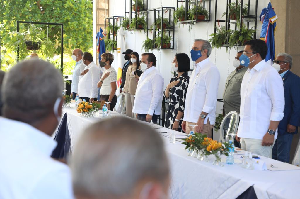 Presidente inaugura obras en puerto plata