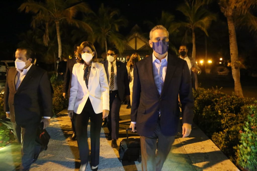 Luis Abinader en compañía de Raquel Peña y José Ignacio Paliza.